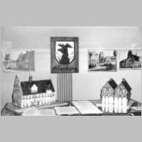 593-0015 Wehlauer Heimatmuseum Syke 1974. Modelle -Rathaus und Vorlaubenhaeuser Allenburg-.jpg